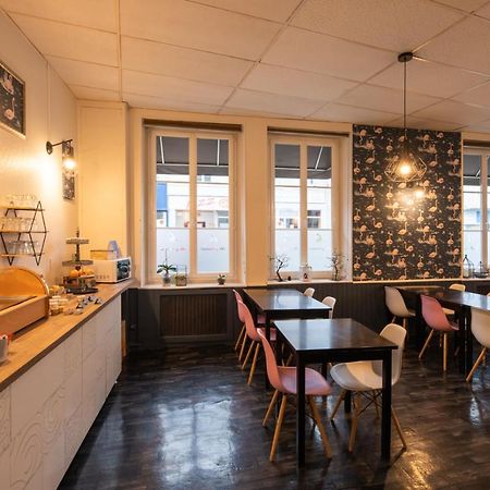Logis Hotel Au Croissant Buzançais Exteriör bild