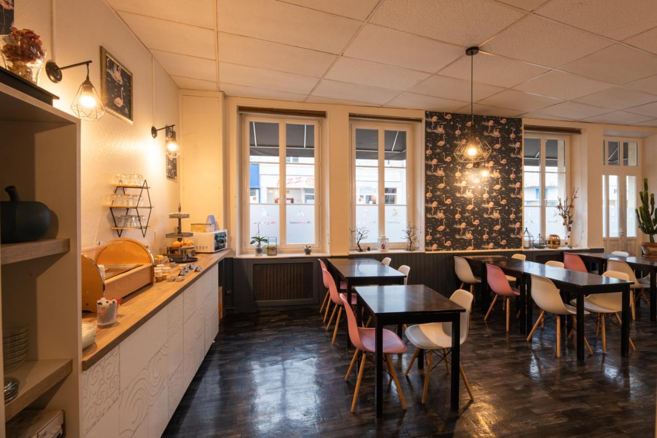 Logis Hotel Au Croissant Buzançais Exteriör bild