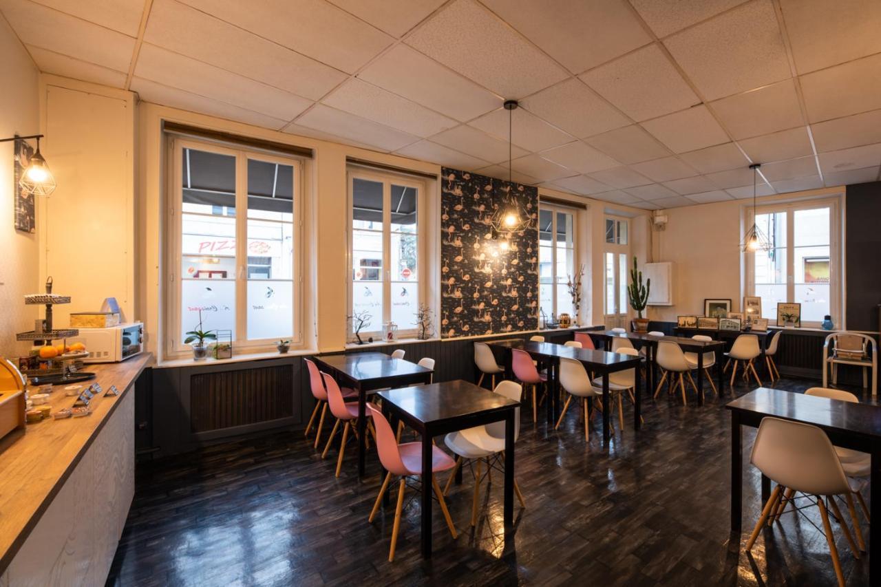 Logis Hotel Au Croissant Buzançais Exteriör bild