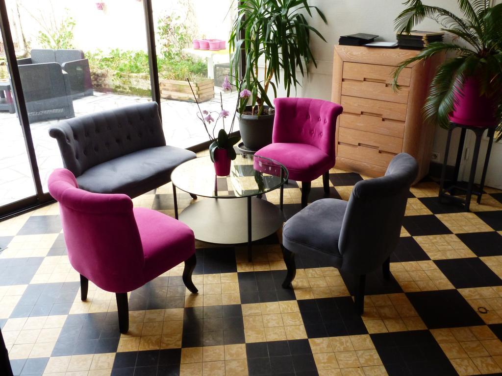 Logis Hotel Au Croissant Buzançais Exteriör bild
