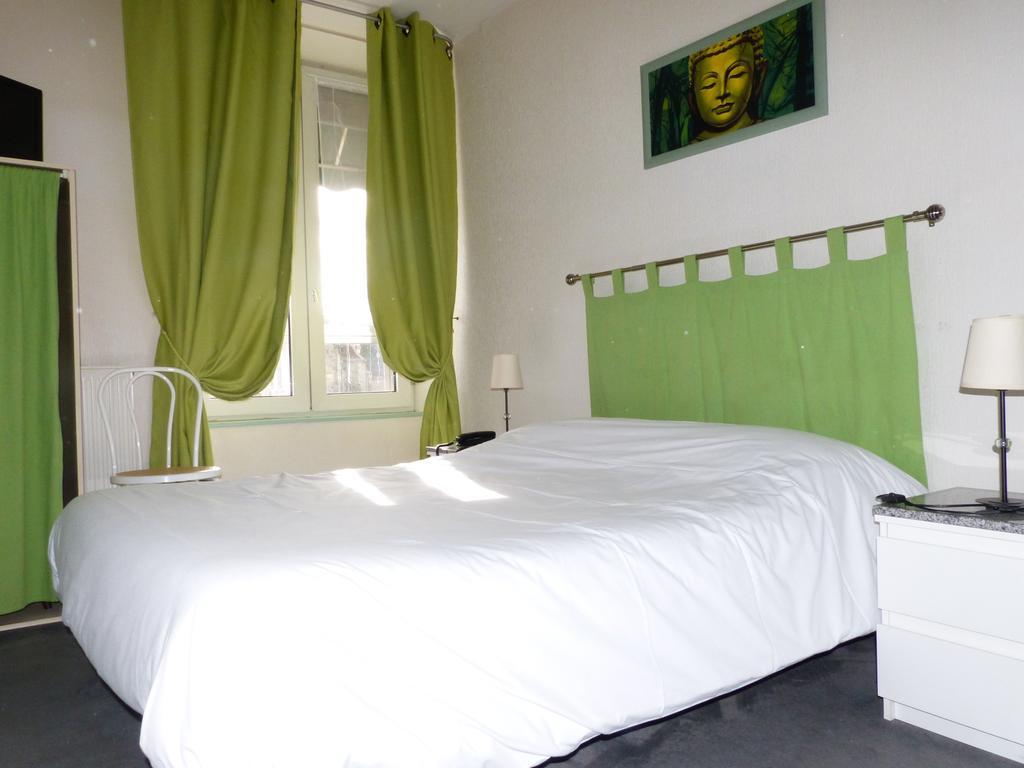 Logis Hotel Au Croissant Buzançais Exteriör bild
