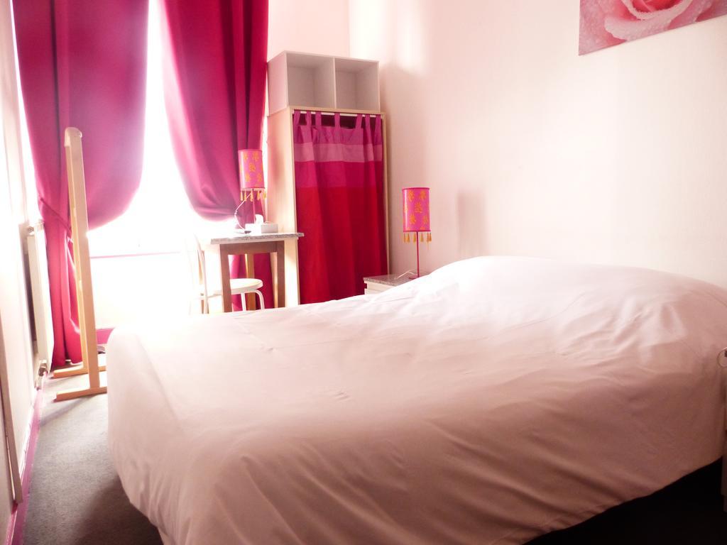 Logis Hotel Au Croissant Buzançais Exteriör bild