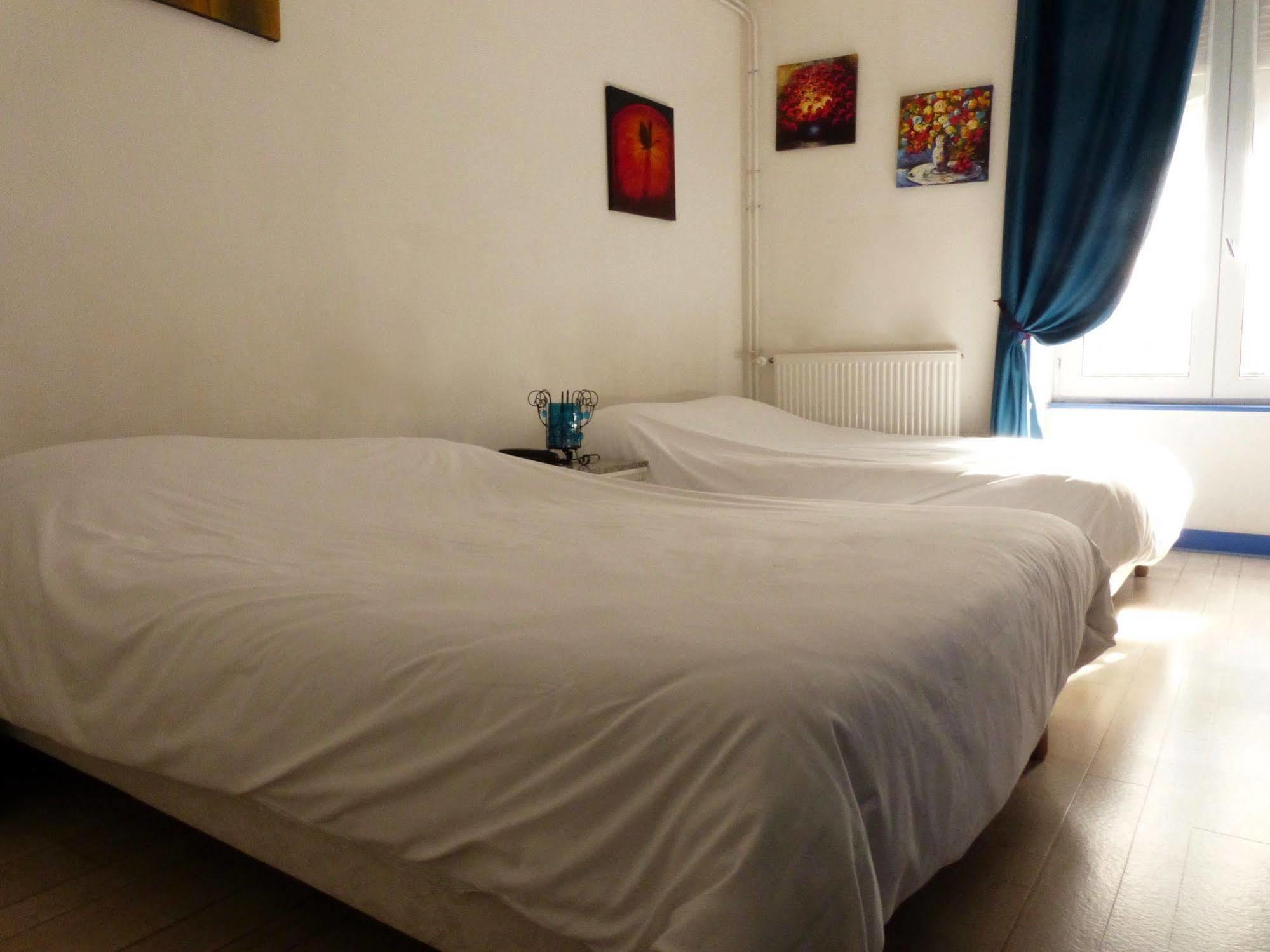 Logis Hotel Au Croissant Buzançais Exteriör bild