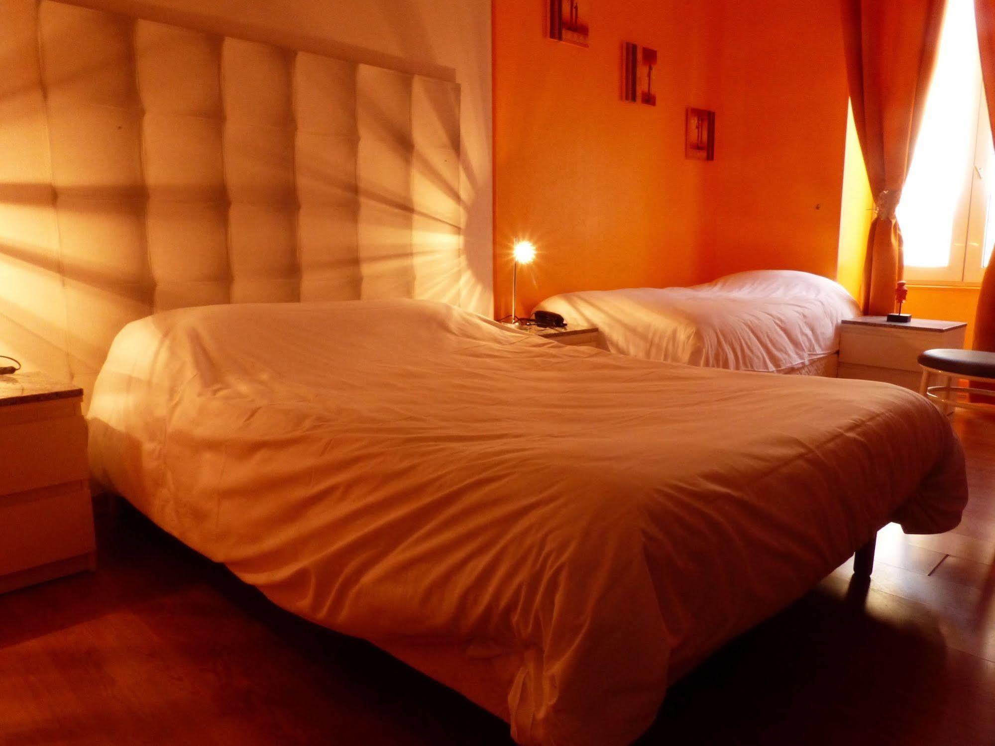 Logis Hotel Au Croissant Buzançais Exteriör bild