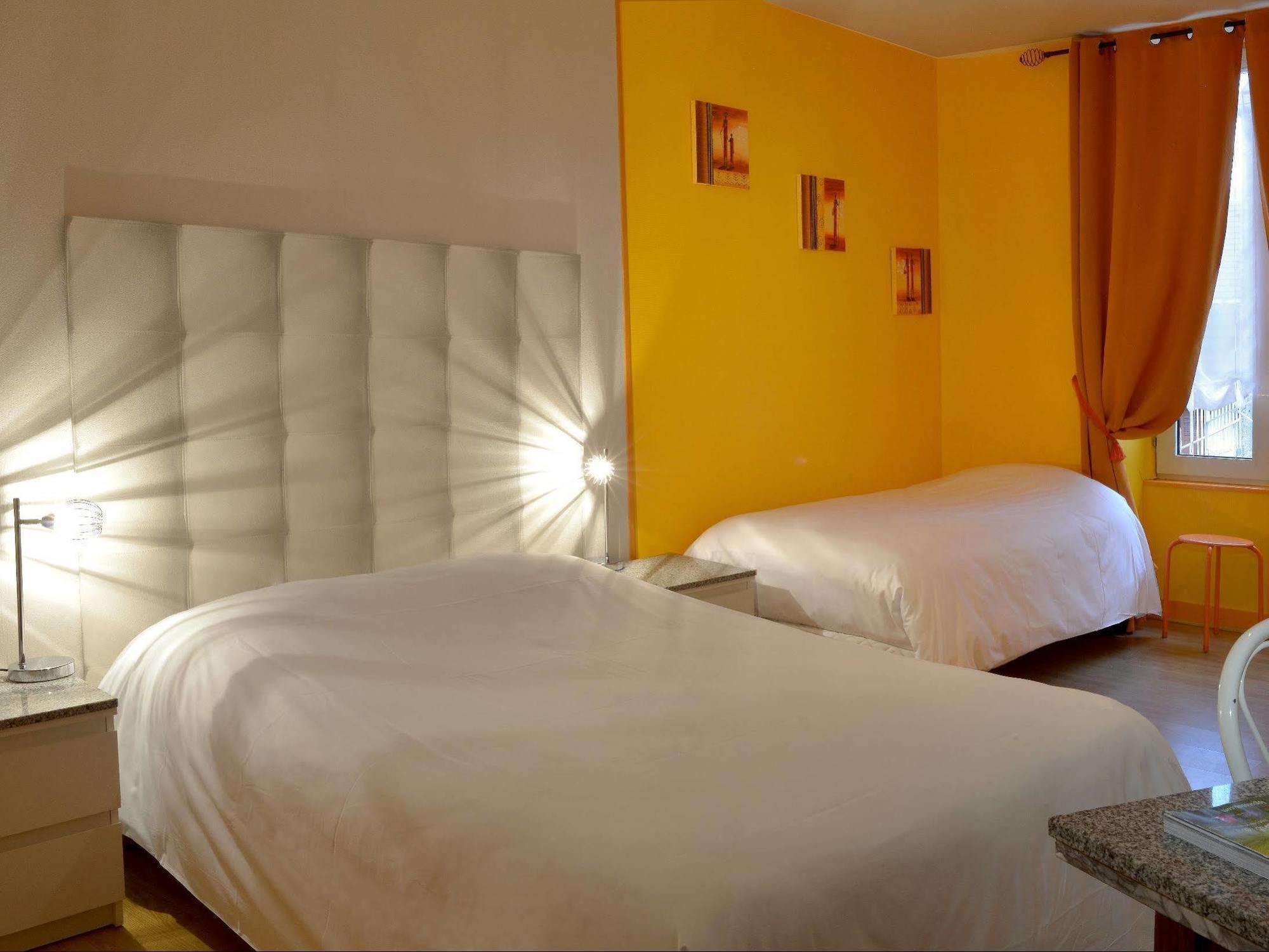 Logis Hotel Au Croissant Buzançais Exteriör bild