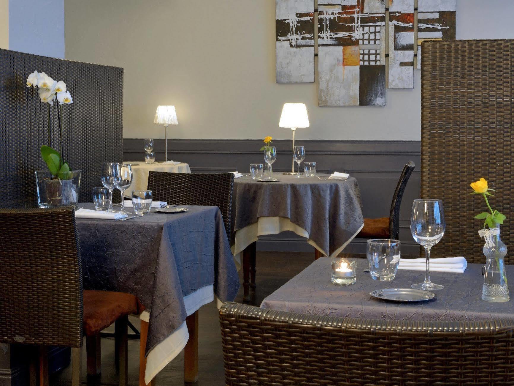 Logis Hotel Au Croissant Buzançais Exteriör bild